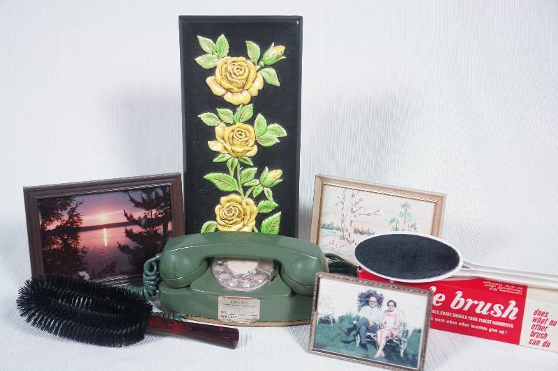 lot 23 image: Back to the Sixties Decor Items