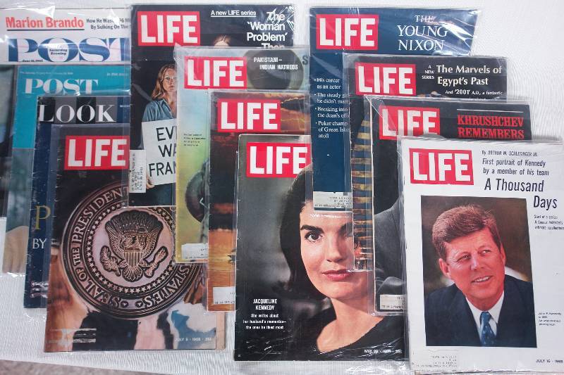 lot 34 image: Vintage LIFE Magazines