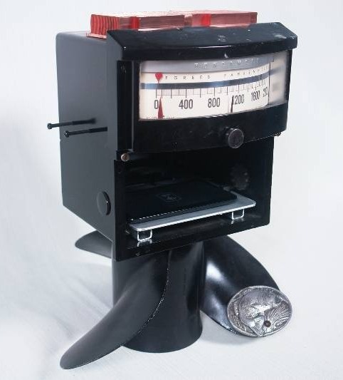 lot 11 image: Personal Butler with Phone Charger