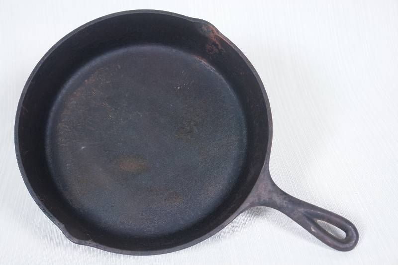 lot 49 image: Cast Iron Skillet
