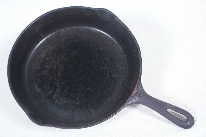 lot 50 image: Cast Iron Skillet