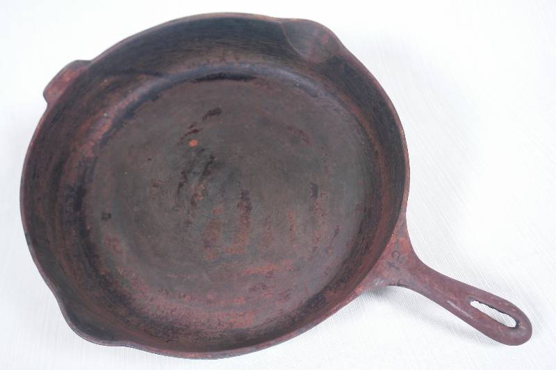 lot 51 image: Cast Iron Skillet