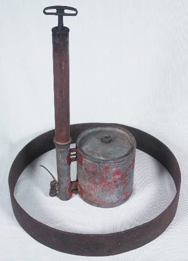 lot 71 image: Vintage Hudson Sprayer and Steel Ring