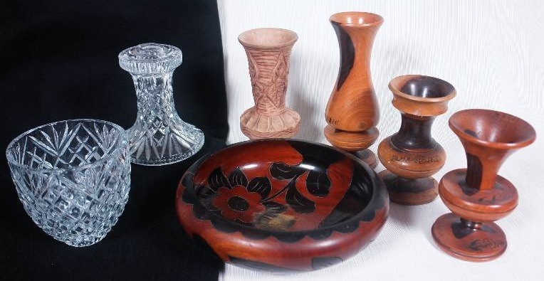 lot 91 image: Wood and Glass Decor