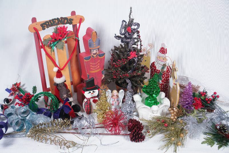 lot 95 image: Christmas Assortment