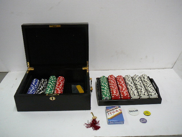 lot 10 image: Poker Chips & Box with Key