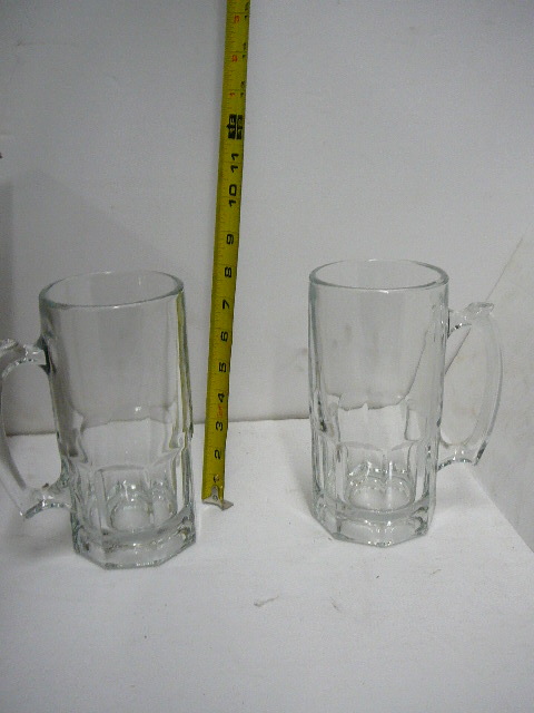 lot 25 image: Super Mugs Glass
