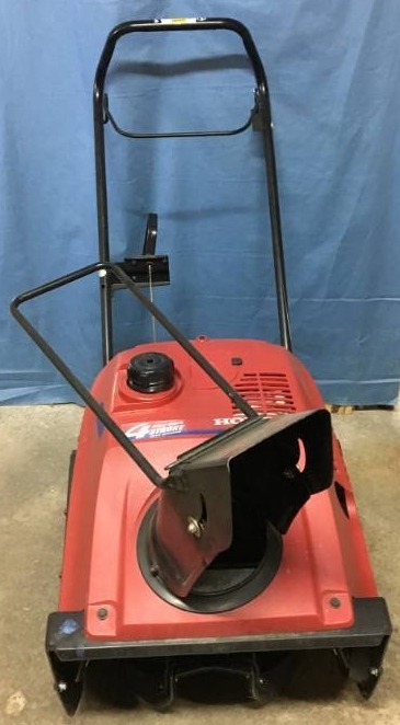 lot 1 image: Honda Snowblower