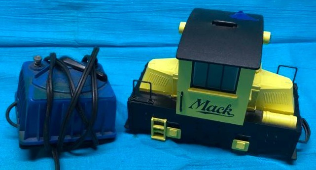 lot 79 image: Model Train Caboose