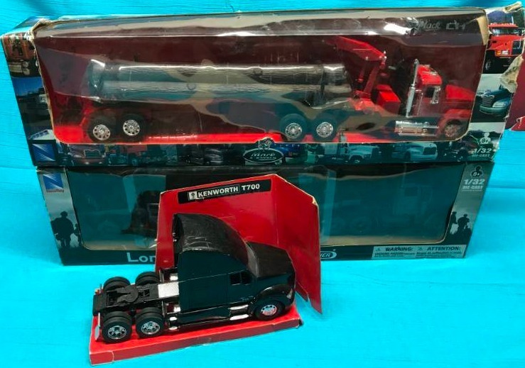 lot 106 image: Die Cast Model Cars