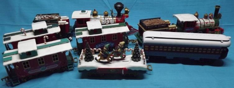 lot 124 image: Holiday Train Cars