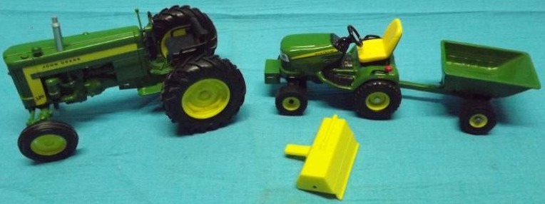 lot 149 image: Diecast Jonh Deere Model Tractors