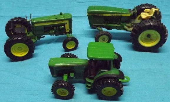 lot 150 image: Diecast Jonh Deere Model Tractors