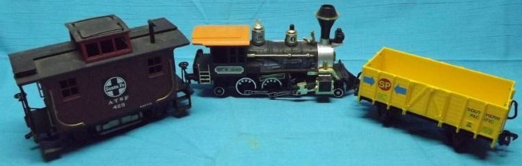 lot 158 image: Model Train Engine and Cars