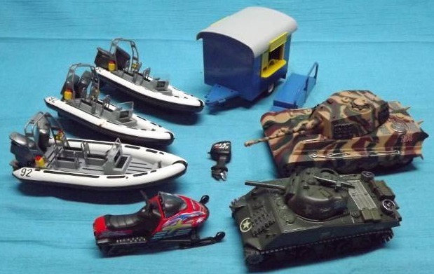 lot 176 image: Toy Boats, Tanks, and More