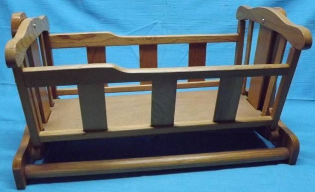 lot 184 image: Doll Crib