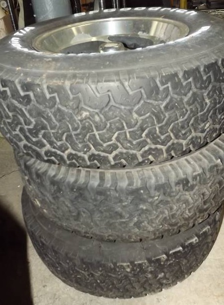 lot 208 image: Tires with Rims