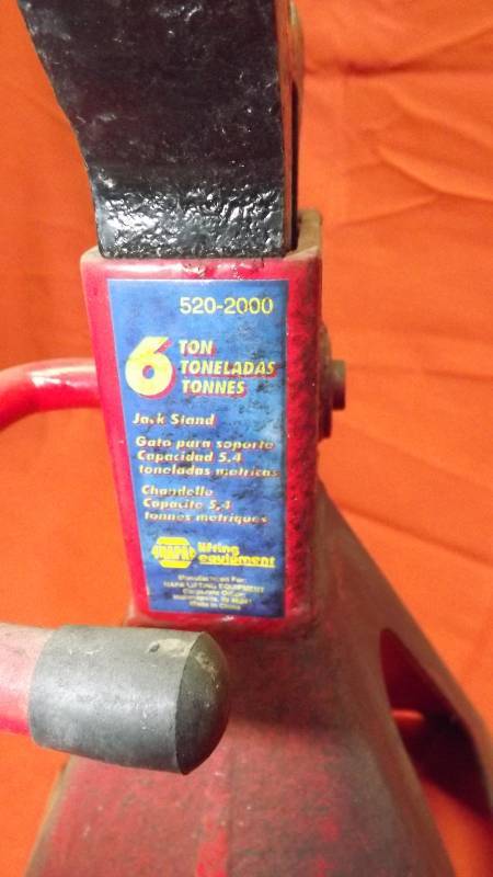 lot 219 image: 6 Ton Jack Stand