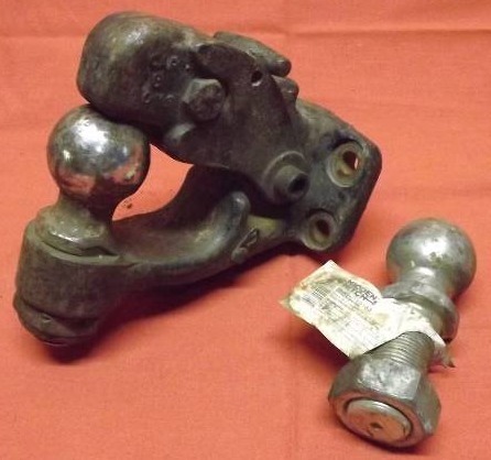lot 242 image: Trailer Hitch