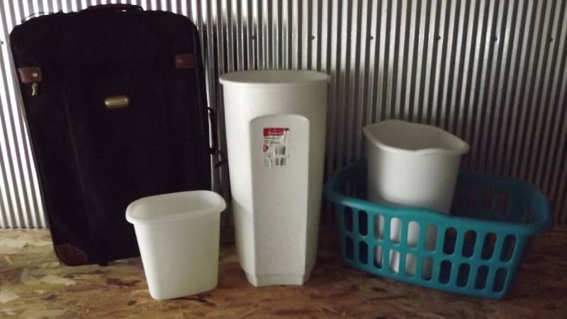 lot 18 image: Assorted Housewares