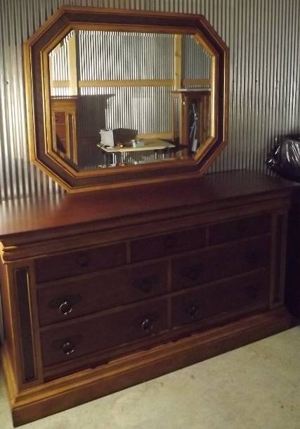 lot 30 image: Dresser with Mirror