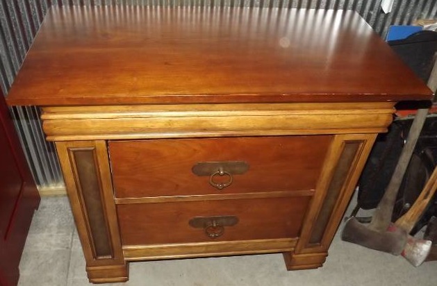 lot 31 image: Nightstand