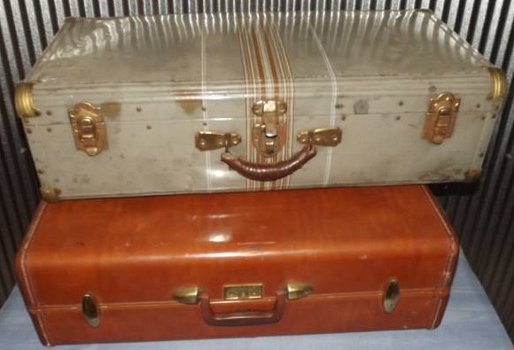 lot 39 image: Vintage Suitcases
