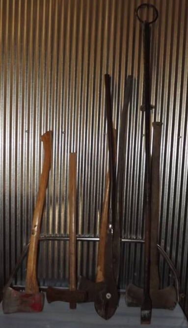 lot 47 image: Yard Tools