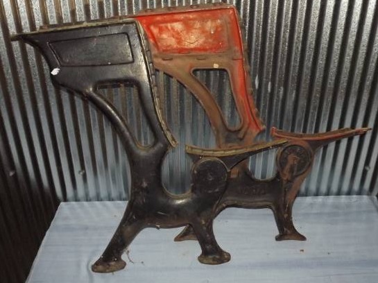 lot 50 image: Cast Iron Brackets