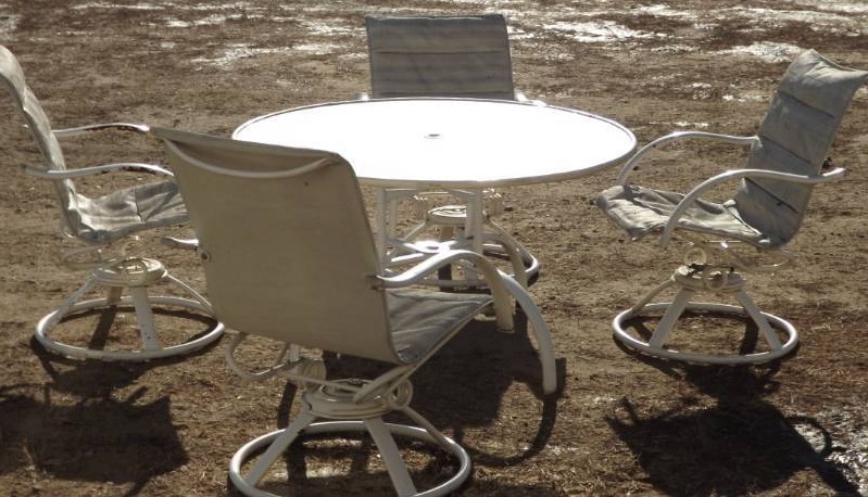 lot 336 image: Outdoor Table and Chairs