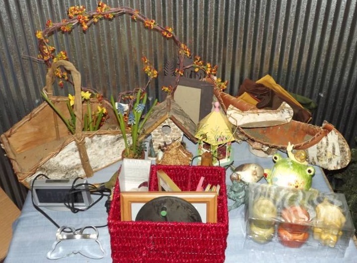 lot 356 image: Home Decor