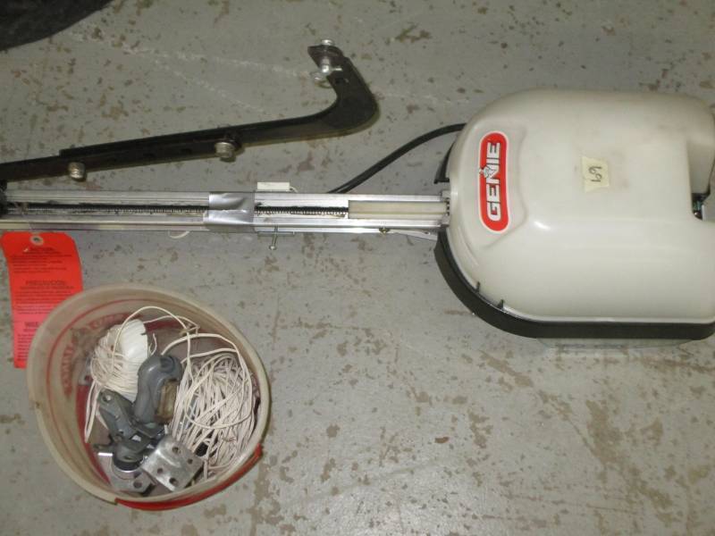 Genie Garage Door Opener with remote works