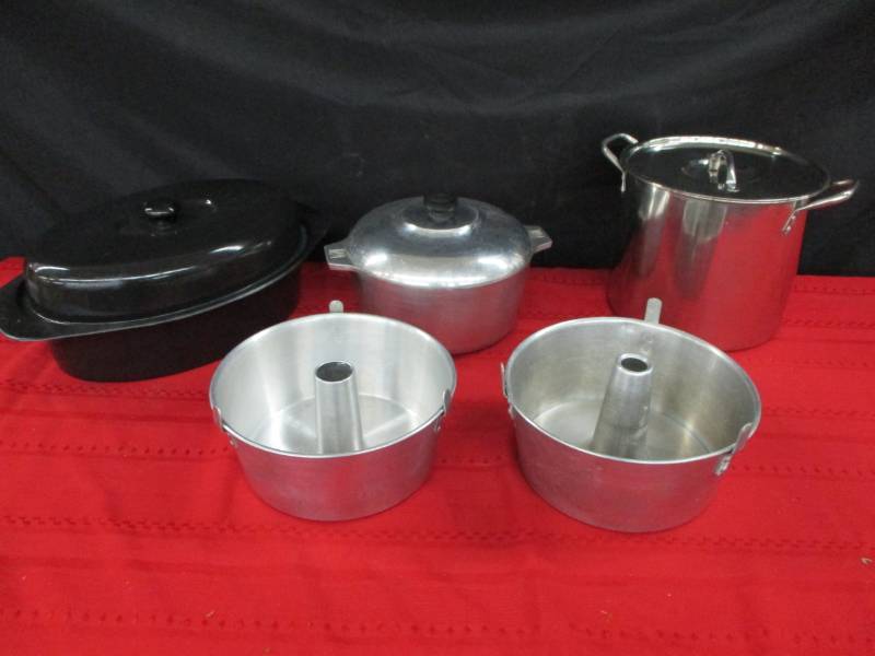 Roaster, Angelfood cake pans, Big soup pot