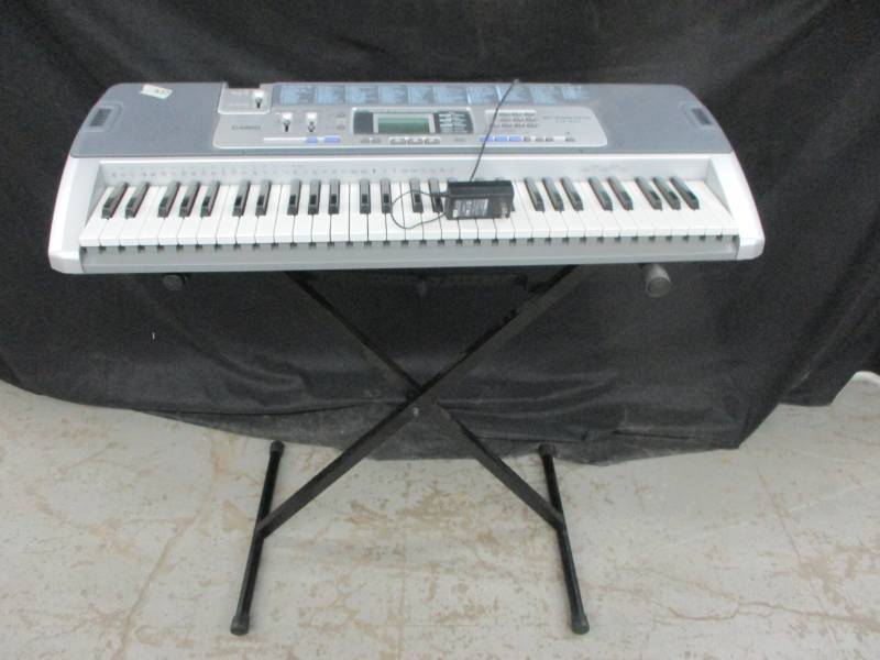 Casio Keyboard with stand  works
