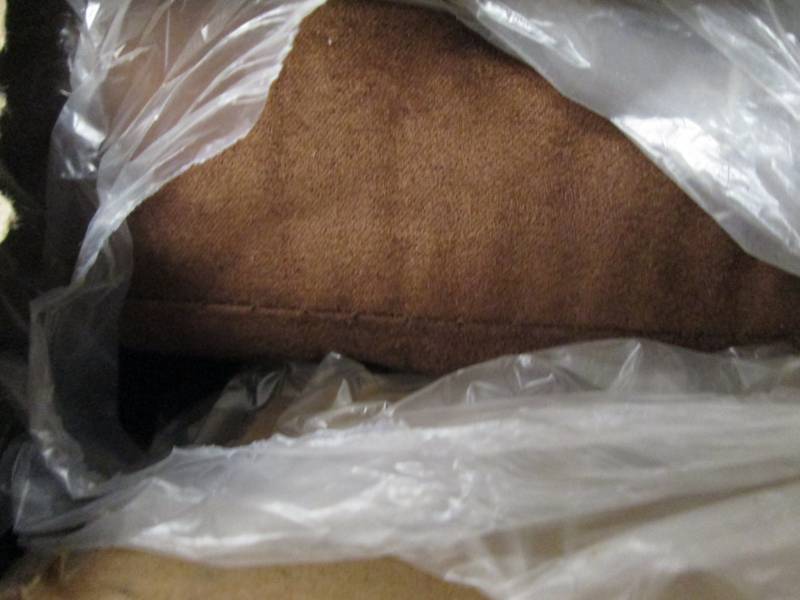 lot 2 image: Lift Chair with Massage open box, u...