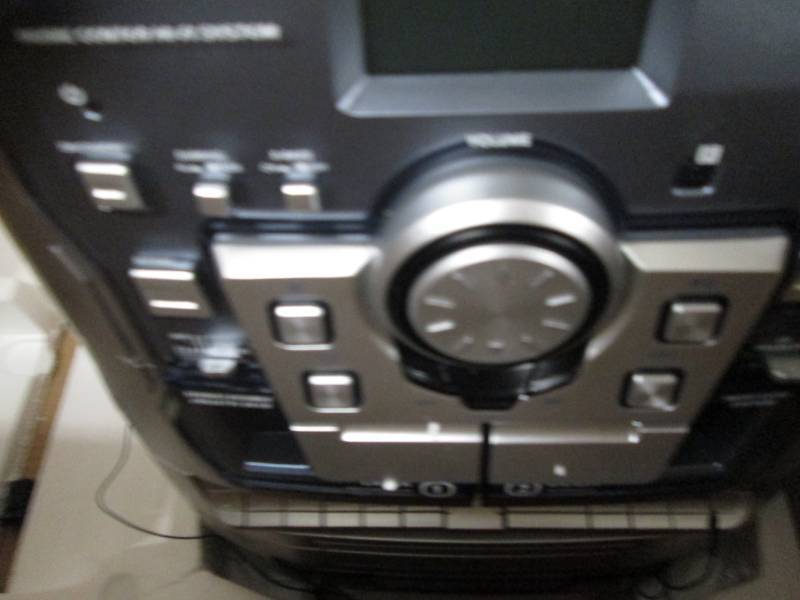 lot 69 image: 6 in 1 Deluxe HiFi Music System, Tu...