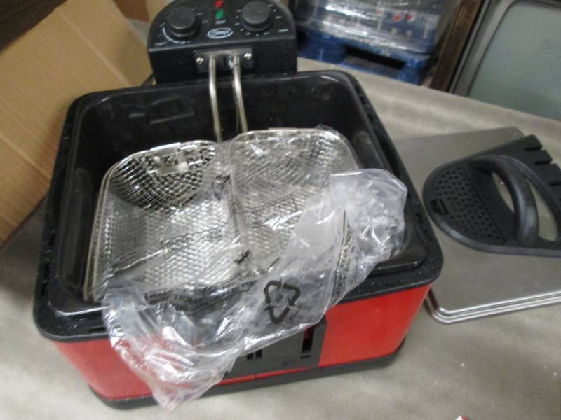 lot 70 image: Ginnys Brand Deep Fryer with Timer...
