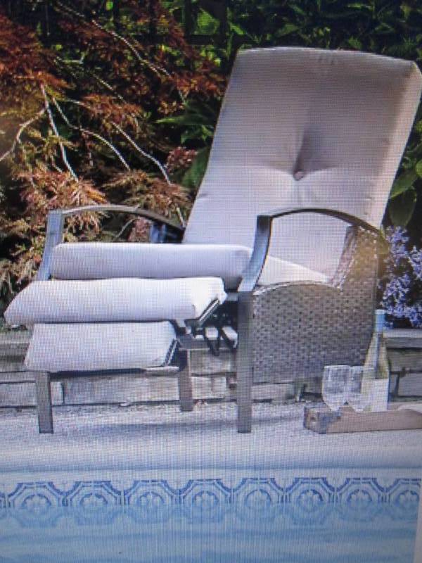 lot 80 image: Outdoor Recliner Chair open box Ret...