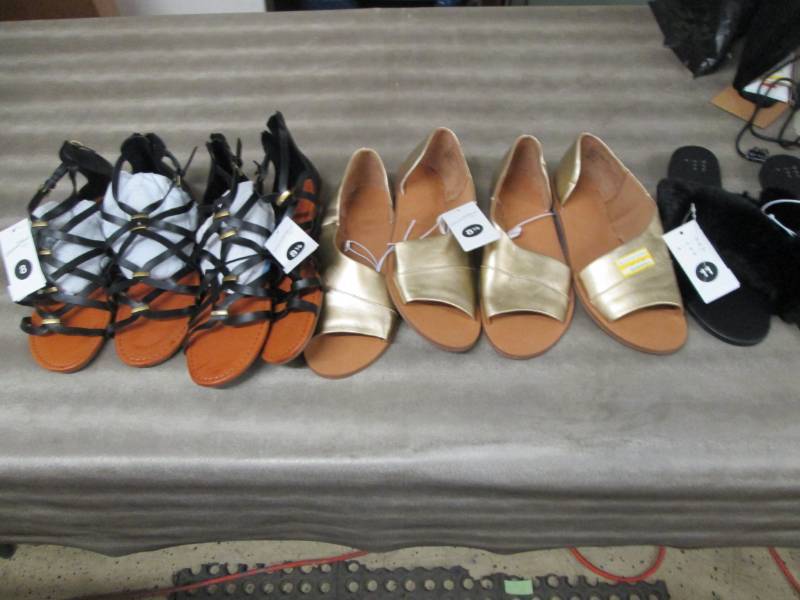 lot 121 image: Lot of 5 Assorted Shoes in Varying ...