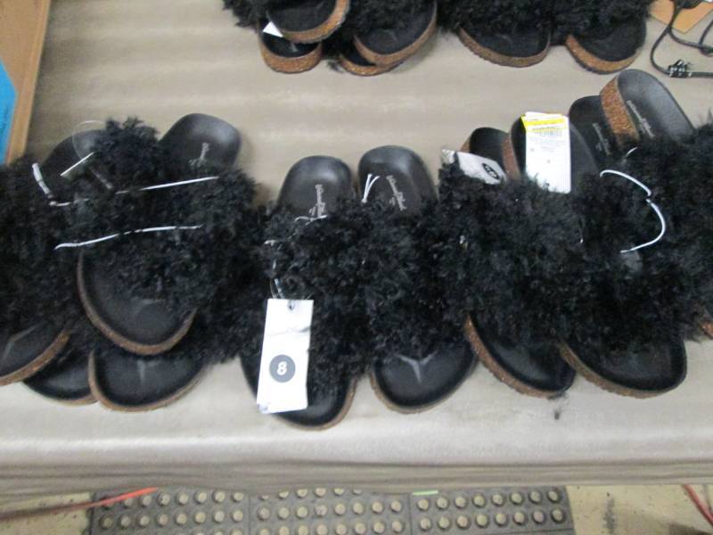 lot 123 image: Lot of 5 Universal Threads NWT Slid...