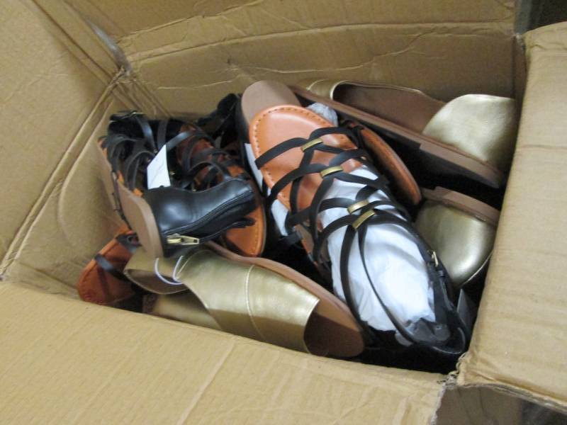 lot 134 image: Large Box Lot of Assorted Sizes & S...