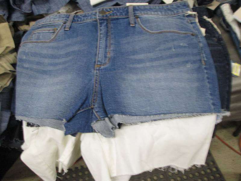 lot 138 image: Lot of 14- Assorted Size 16 Ladies ...