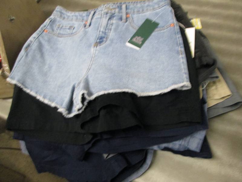lot 150 image: Lot of 18- Assorted Size 6 Ladies S...