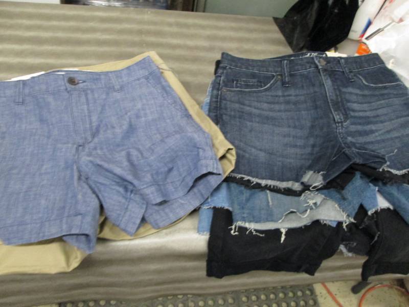 lot 151 image: Lot of 17- Assorted Size 6 Ladies S...