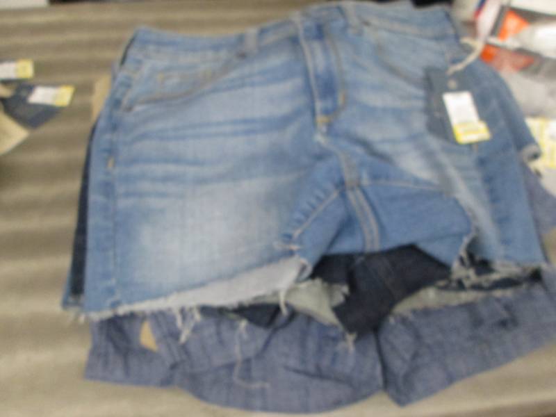 lot 152 image: Lot of 15- Assorted Size 10 Ladies ...