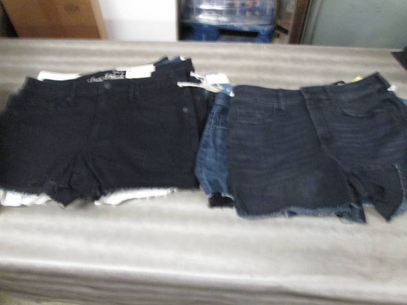 lot 153 image: Lot of 15- Assorted Size 10 Ladies ...