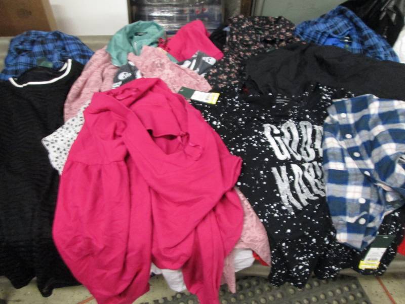 lot 165 image: Assorted Clothing Multiple Sizes NW...