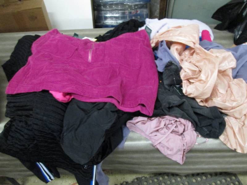 lot 166 image: Assorted Clothing Multiple Sizes NW...