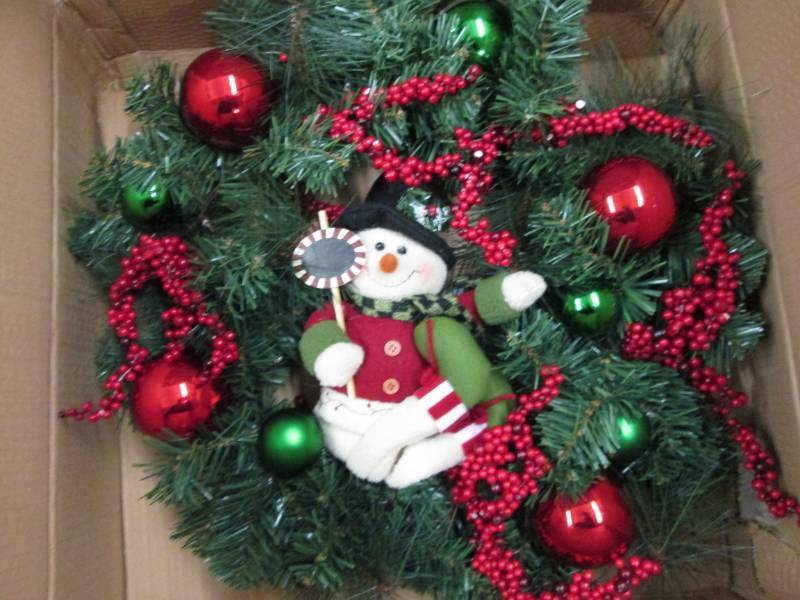 lot 181 image: Snowman Wreath...