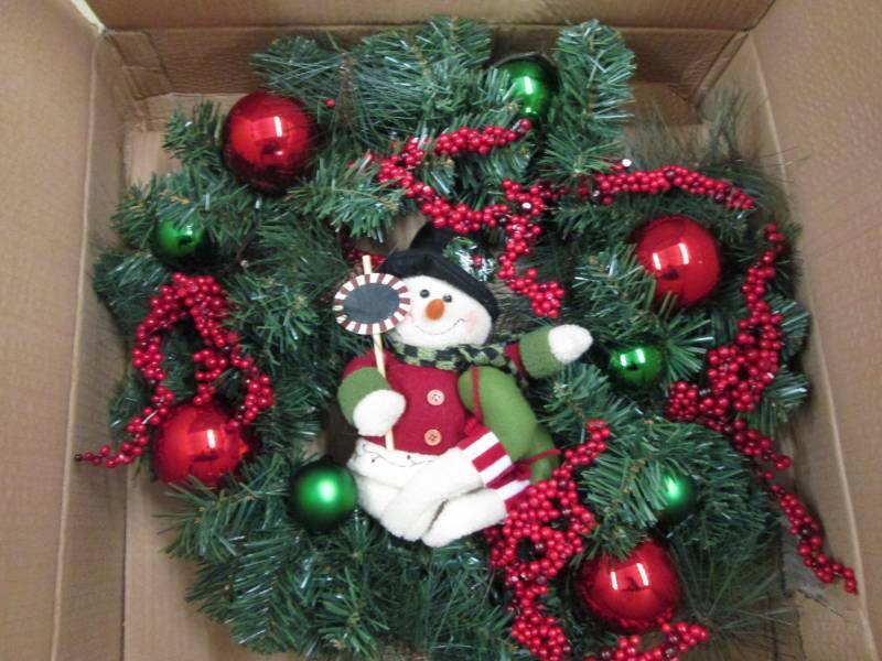 lot 183 image: Snowman Wreath...